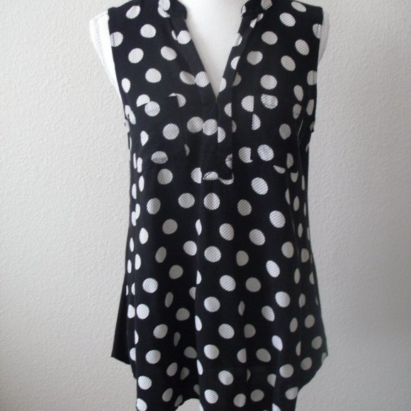 bobeau Tops - Bobeaux Small Mock V Neck white polka dots inside larger dots. Flowy. Sleeveless